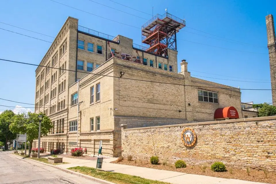 904 E Pearson St, Milwaukee, WI 53202 - Image #1