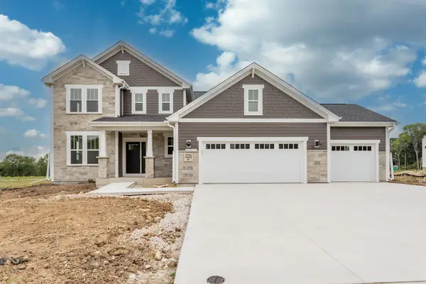 W208N6659 Sweet Clover Dr, Menomonee Falls, WI 53051