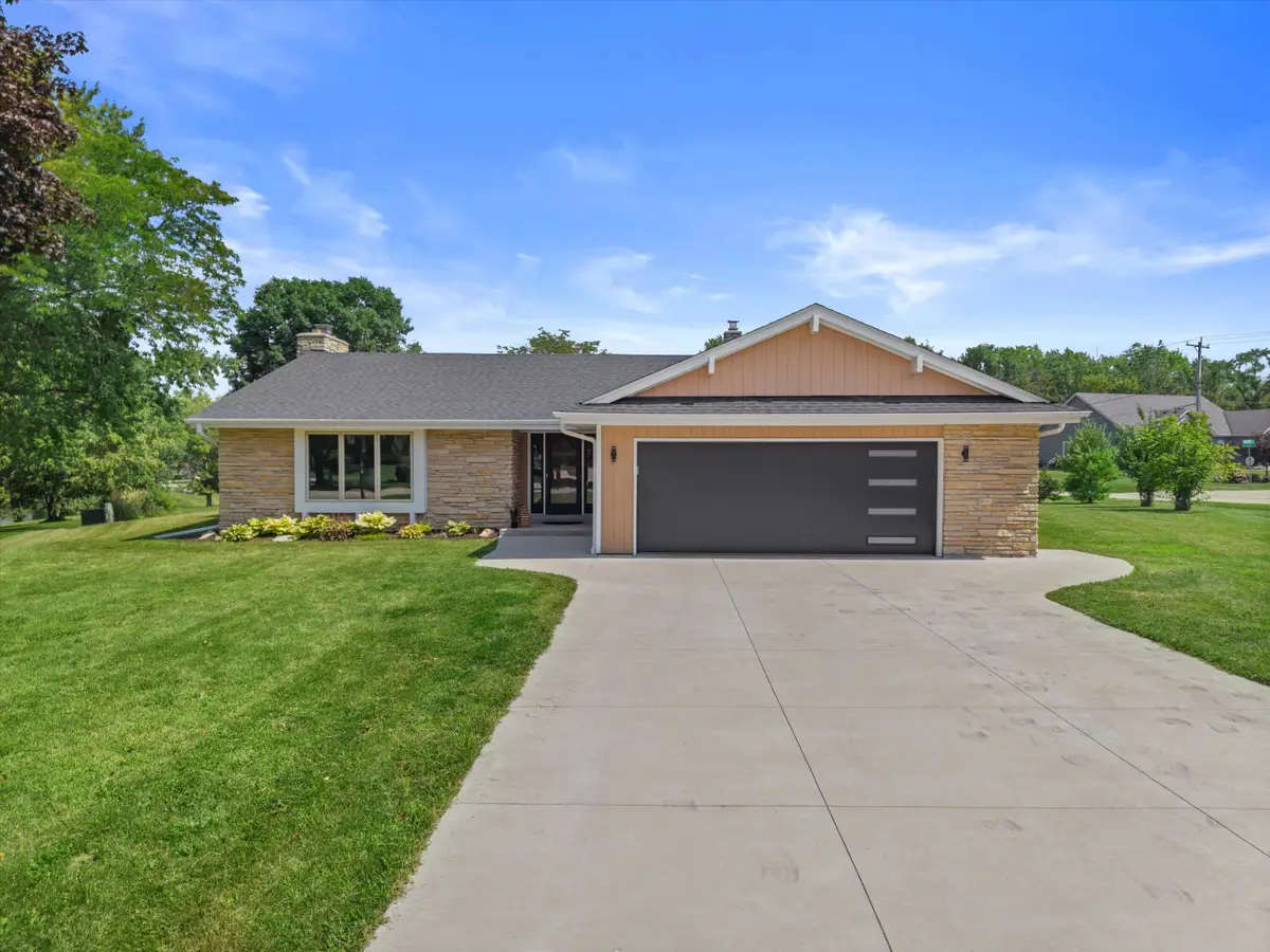 S76W12739 Cambridge Ct E, Muskego, WI 53150 - Image #1