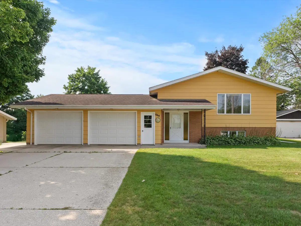 664 Randolph St, Mishicot, WI 54228 - Image #1