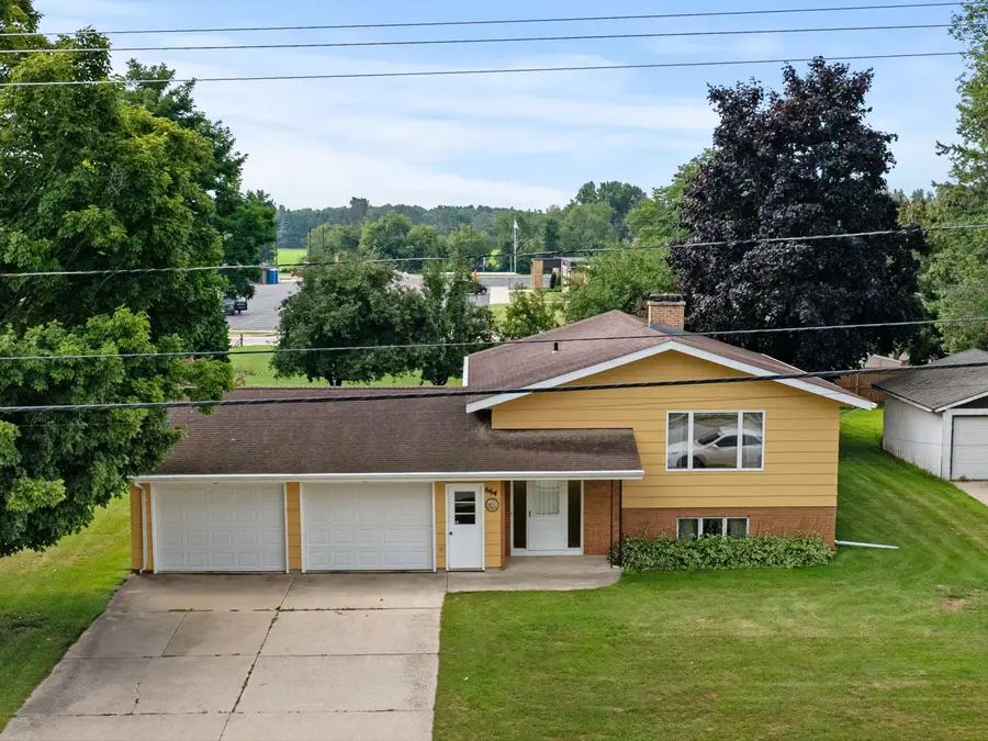 664 Randolph St, Mishicot, WI 54228 - Image #2