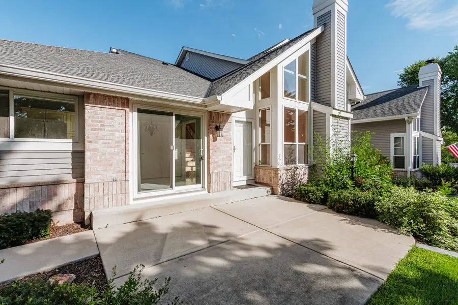 14128 W Waterford Square Dr, New Berlin, WI 53151 - Image #2