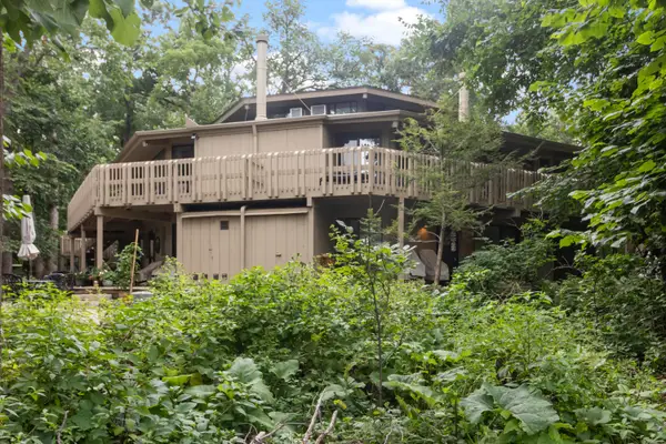 404 Deerpath W, Fontana, WI 53125