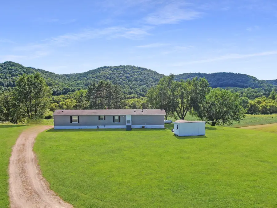 E2817 S Creek Rd, Genoa Town, WI 54624 - Image #2