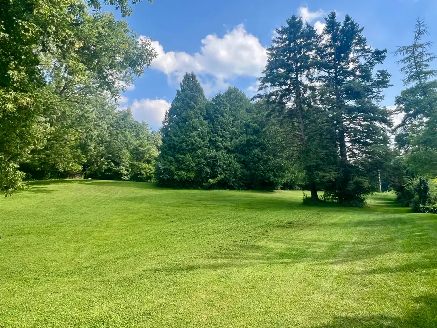 1095 Spring Valley Rd, Burlington, WI 53105 - Image #3