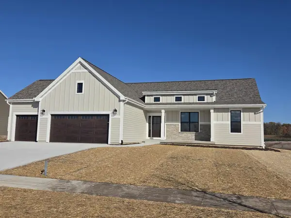 9902 N Migratory Ln, Mequon, WI 53097