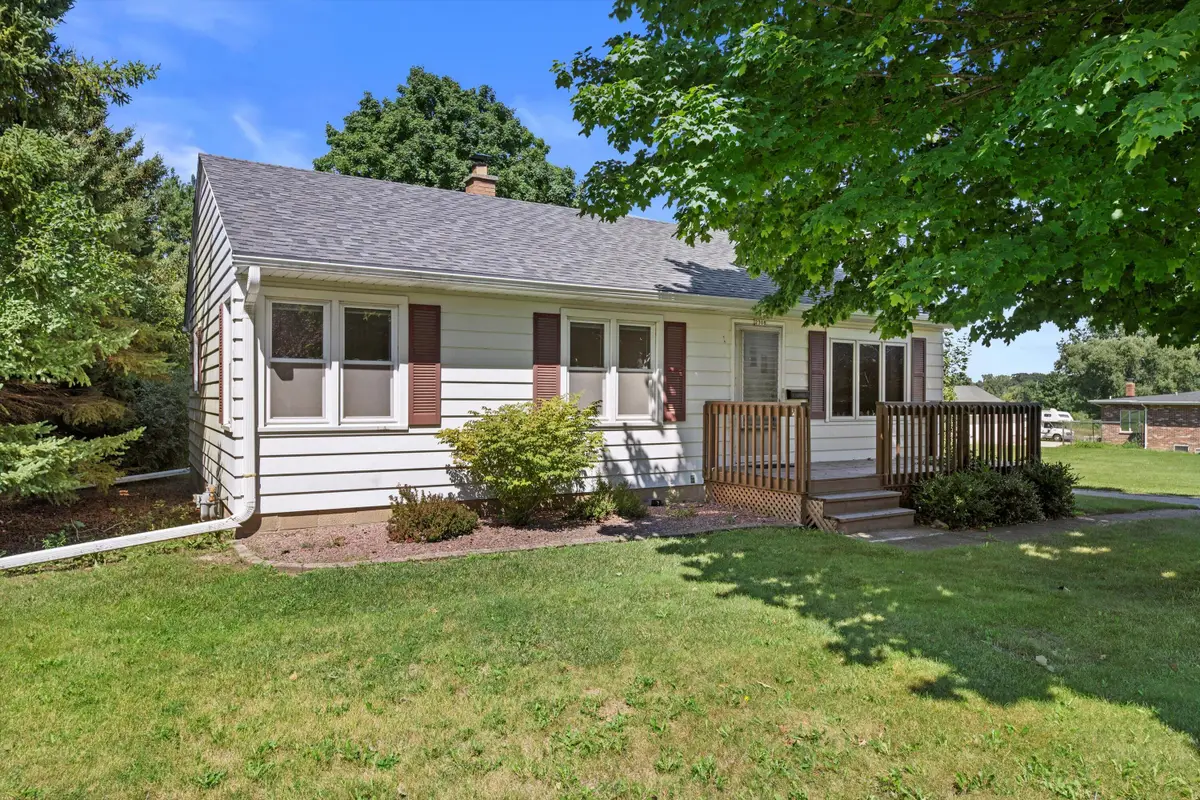 2308 W Oakwood Rd, Oak Creek, WI 53154 - Image #1