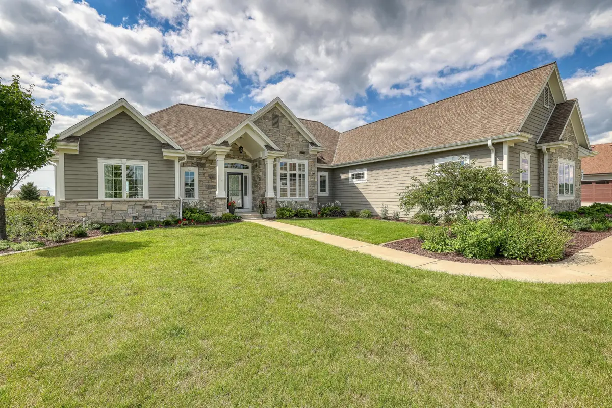 3127 Monona Ct, Summit, WI 53066 - Image #1