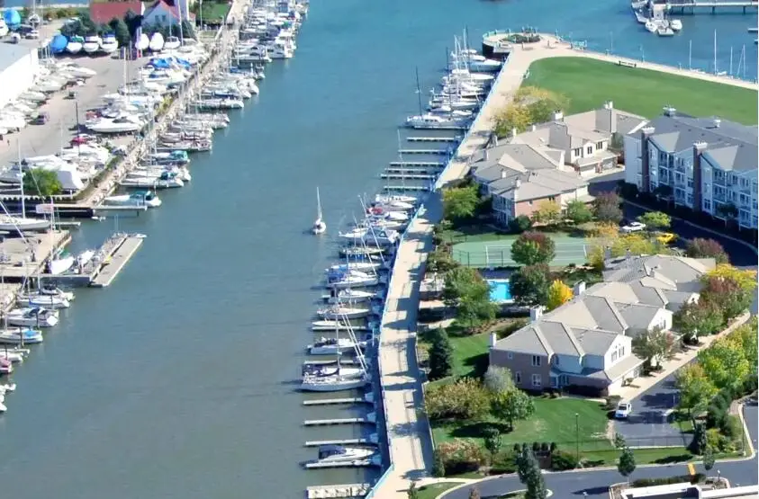 19 Gaslight Pointe Marina, Racine, WI 53403 - Image #1