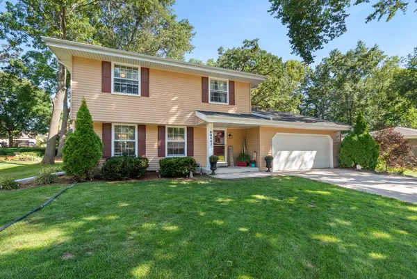 8044 W Beacon Hill Dr, Franklin, WI 53132