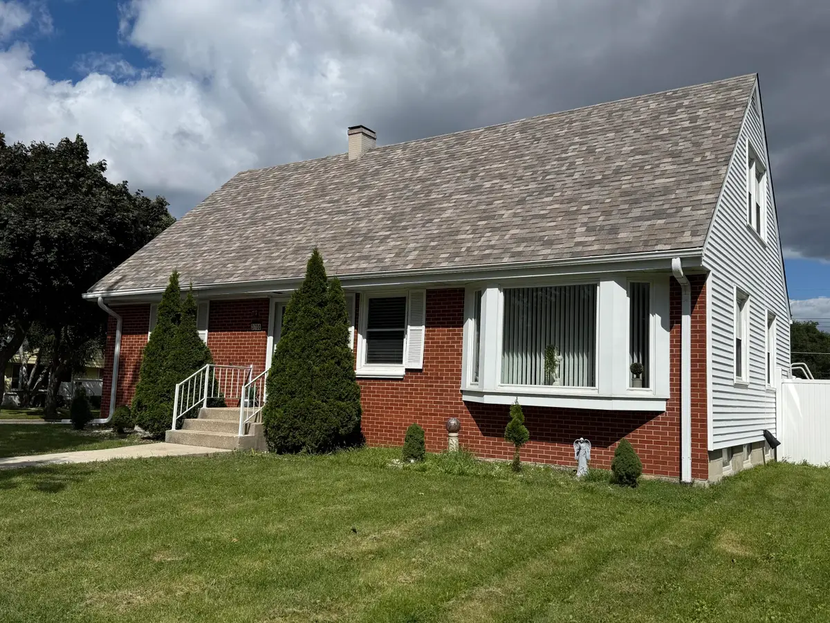 3700 S Massachusetts Ave, Milwaukee, WI 53220 - #1