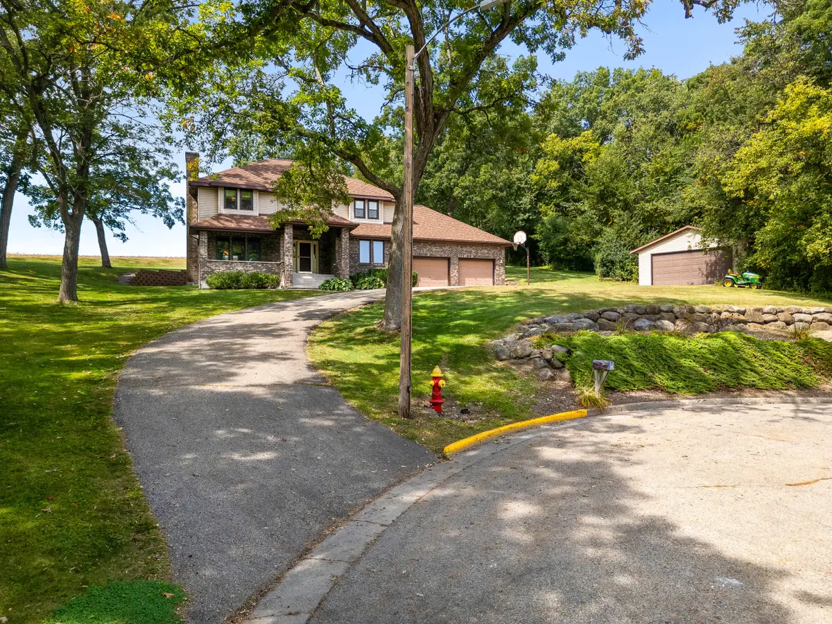 613 Mohawk Ct, Waterloo, WI 53594 - Image #1