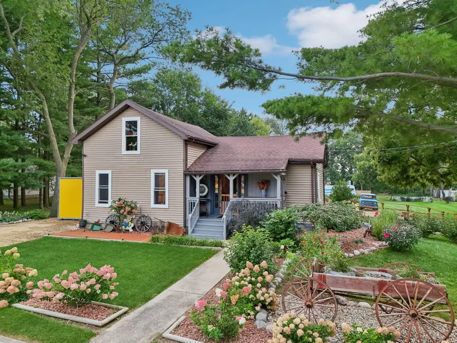 239 Nelson St, Sharon, WI 53585 - Image #2