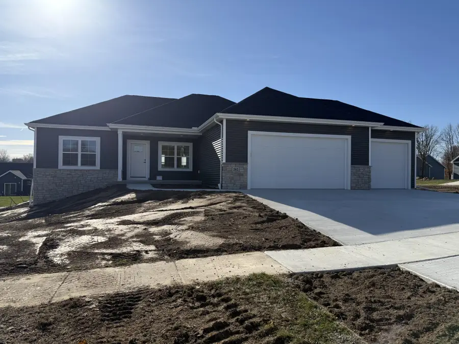 202 Edgewater Ct, Theresa, WI 53091 - Image #2