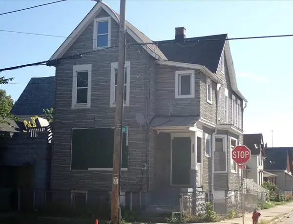 938 S 11th St, Milwaukee, WI 53204