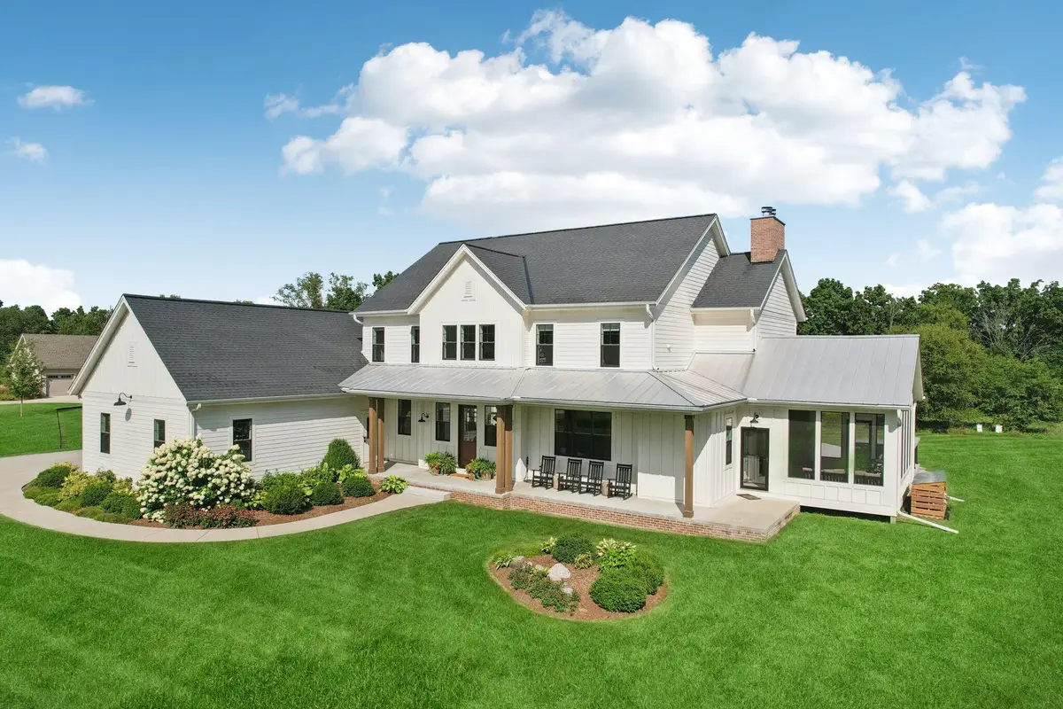 998 N Griffith Rd, Summit, WI 53066 - Image #1