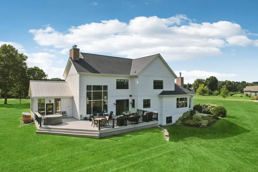 998 N Griffith Rd, Summit, WI 53066 - Image #2