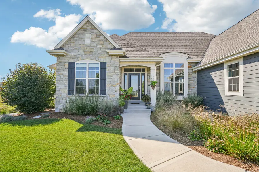 W125N11011 Strawgrass Ln, Germantown, WI 53022 - Image #2