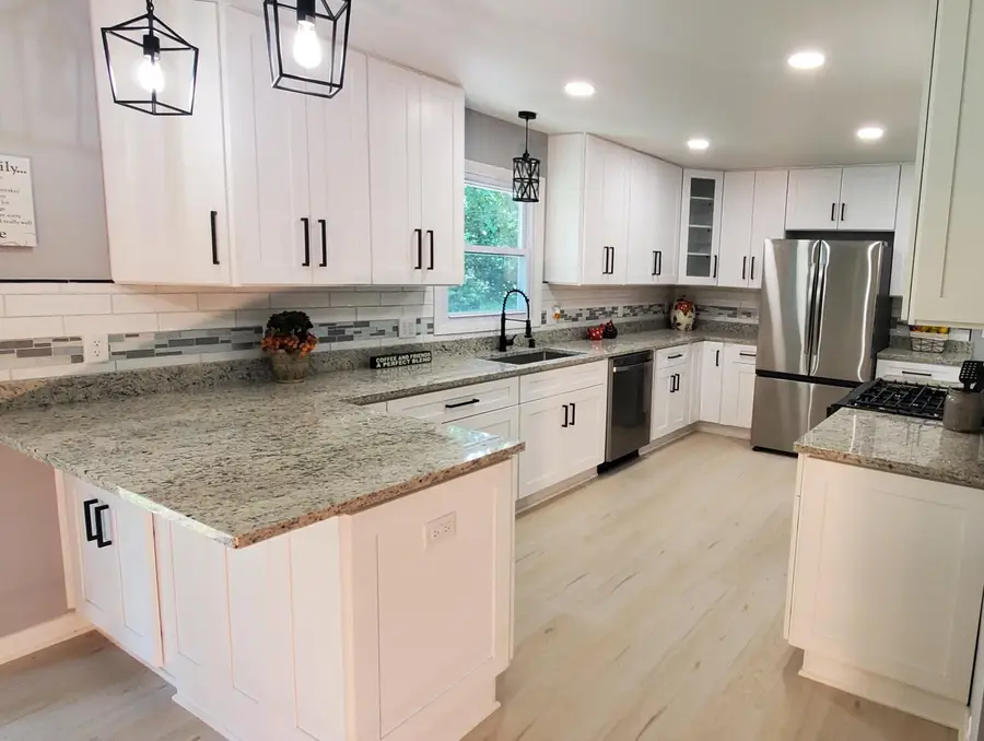 233 Inlet Shore Dr, Delavan, WI 53115 - Image #2