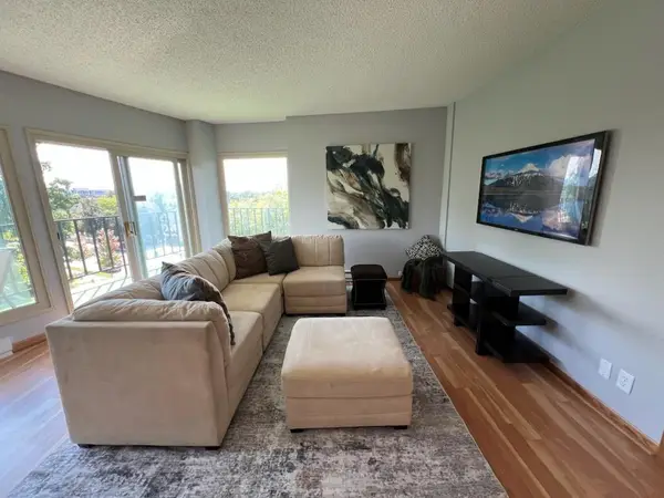 333 N Lake Rd, Oconomowoc, WI 53066