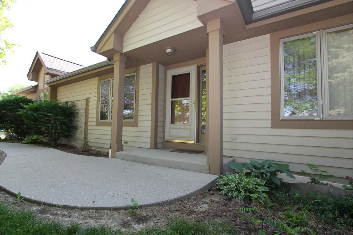 12395 W Waterford Ave, Greenfield, WI 53228 - Image #1