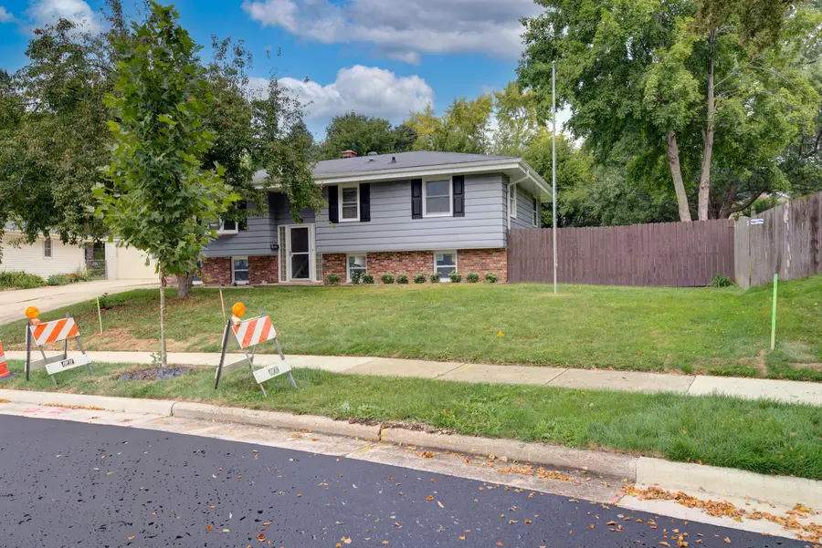 1954 Cascade Dr, Waukesha, WI 53188 - Image #3