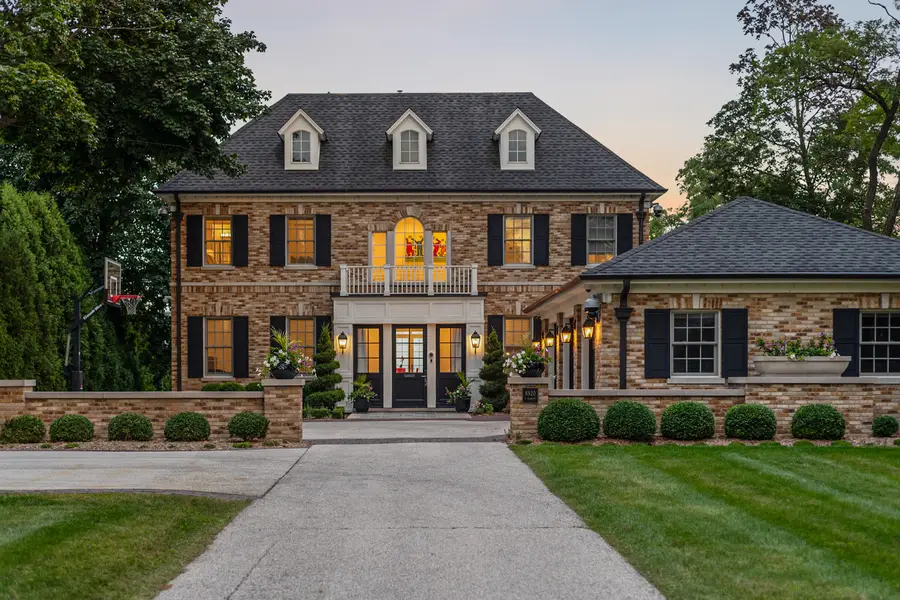 6920 N Barnett Ln, Fox Point, WI 53217 - Image #3