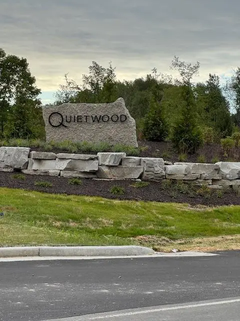 N51W19119 Quietwood Dr, Menomonee Falls, WI 53051