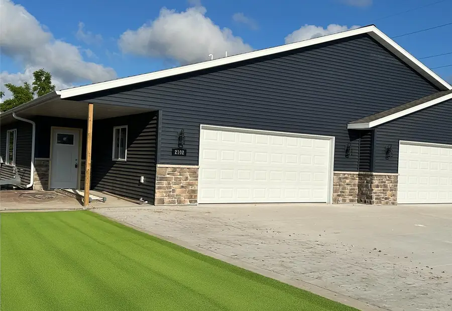 2102 S 21st St, Manitowoc, WI 54220 - Image #2