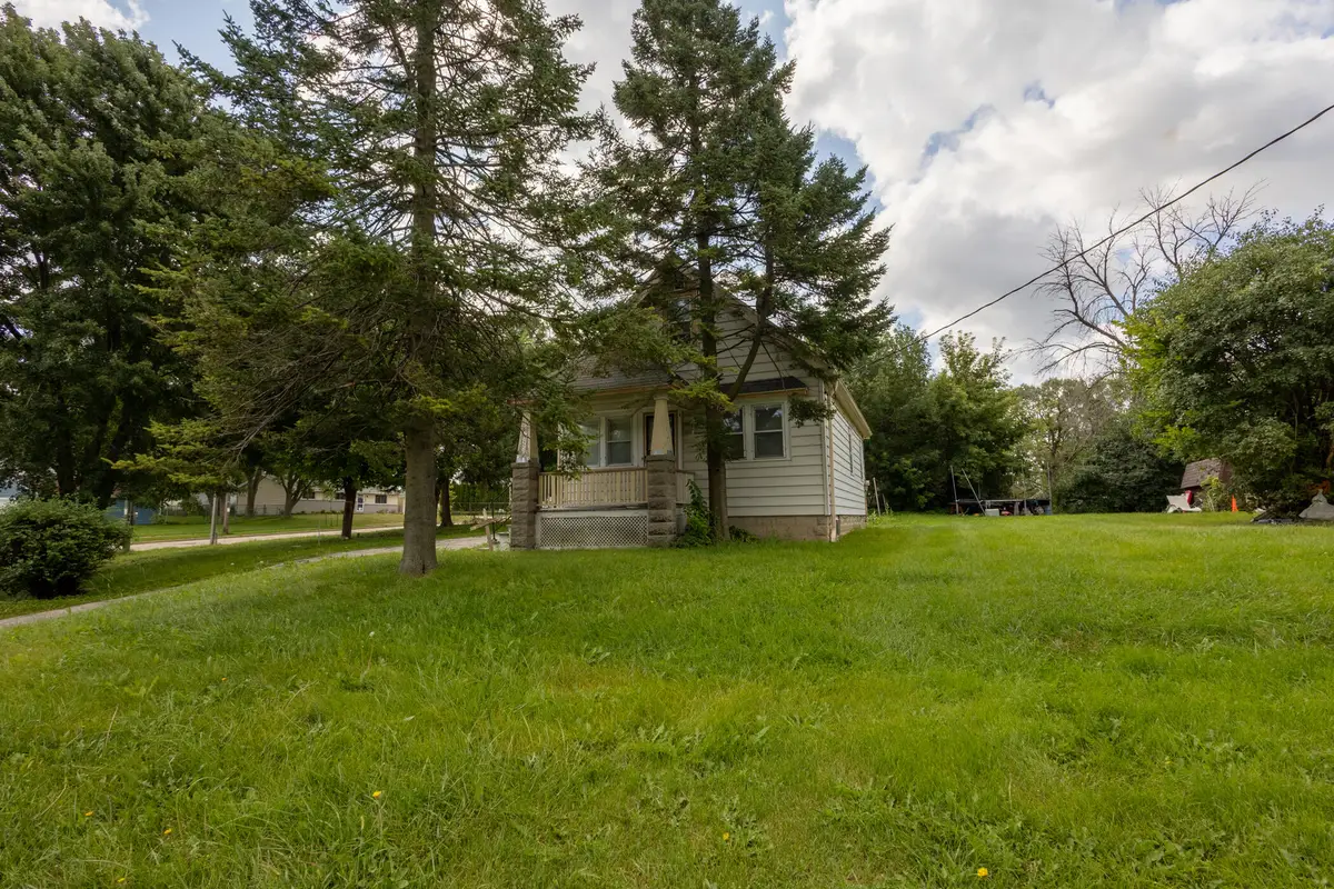 2325 W Kimberly Ave, Milwaukee, WI 53221 - Image #1