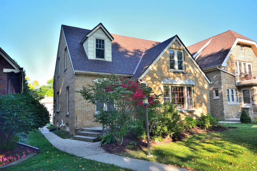 2657 N 67th St, Wauwatosa, WI 53213 - Image #2