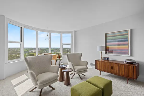 2525 S Shore Dr, Milwaukee, WI 53207