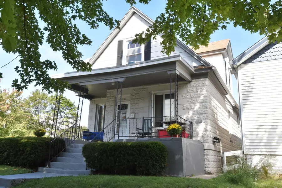 2218 E Eden Pl, Saint Francis, WI 53235 - Image #2