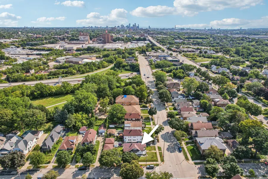 4836 W Wells St, Milwaukee, WI 53208 - #2