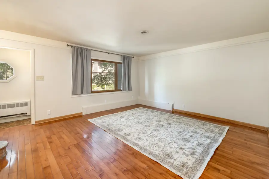 1820 N Oakland Ave, Milwaukee, WI 53202 - Image #2