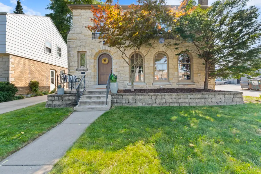 2320 N 89th St, Wauwatosa, WI 53226 - Image #2