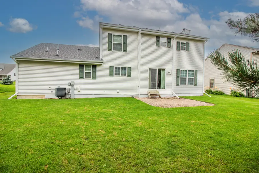 W143N9927 Ridgewood Ln, Germantown, WI 53022 - Image #2