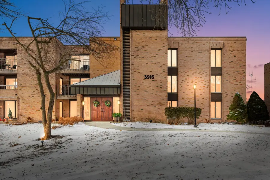 3916 N Oakland Ave, Shorewood, WI 53211 - Image #2