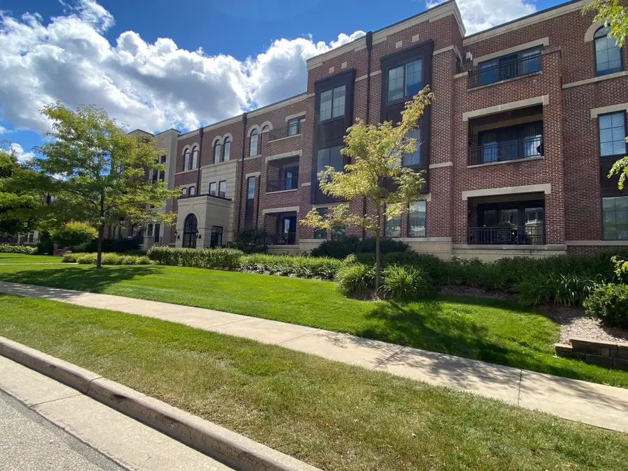 19155 Thomson Dr, Brookfield, WI 53045 - #2