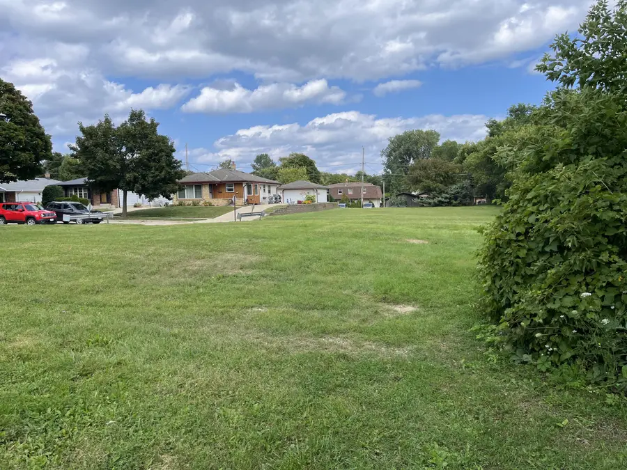 3814 S Kinnickinnic Ave, Saint Francis, WI 53235 - Image #3