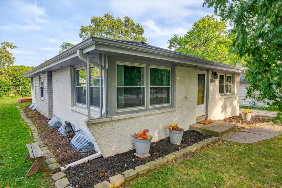 4564 N 101st St, Wauwatosa, WI 53225 - Image #2