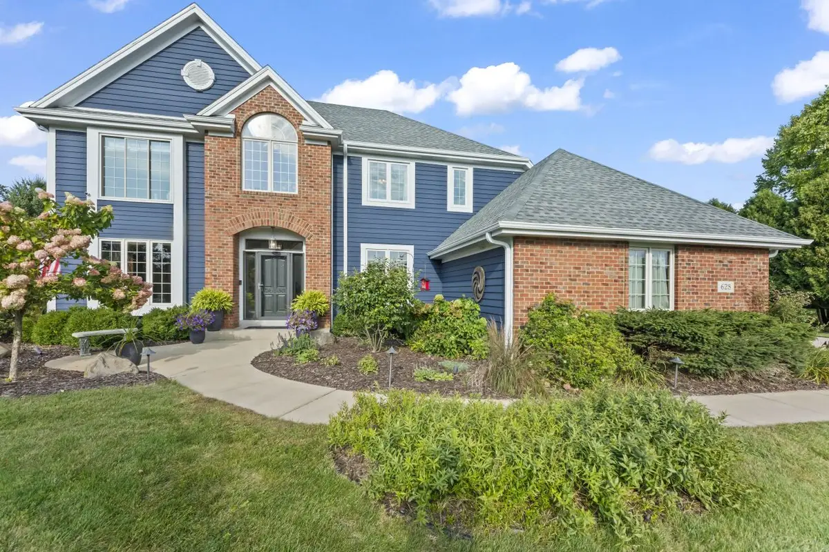 628 Sedge Meadow Ct, Summit, WI 53066 - Image #1