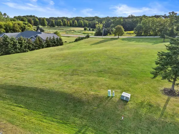 6601 Foxtail Ln, Burlington, WI 53105