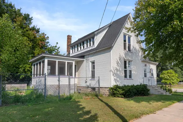 903 Wells St, Marinette, WI 54143