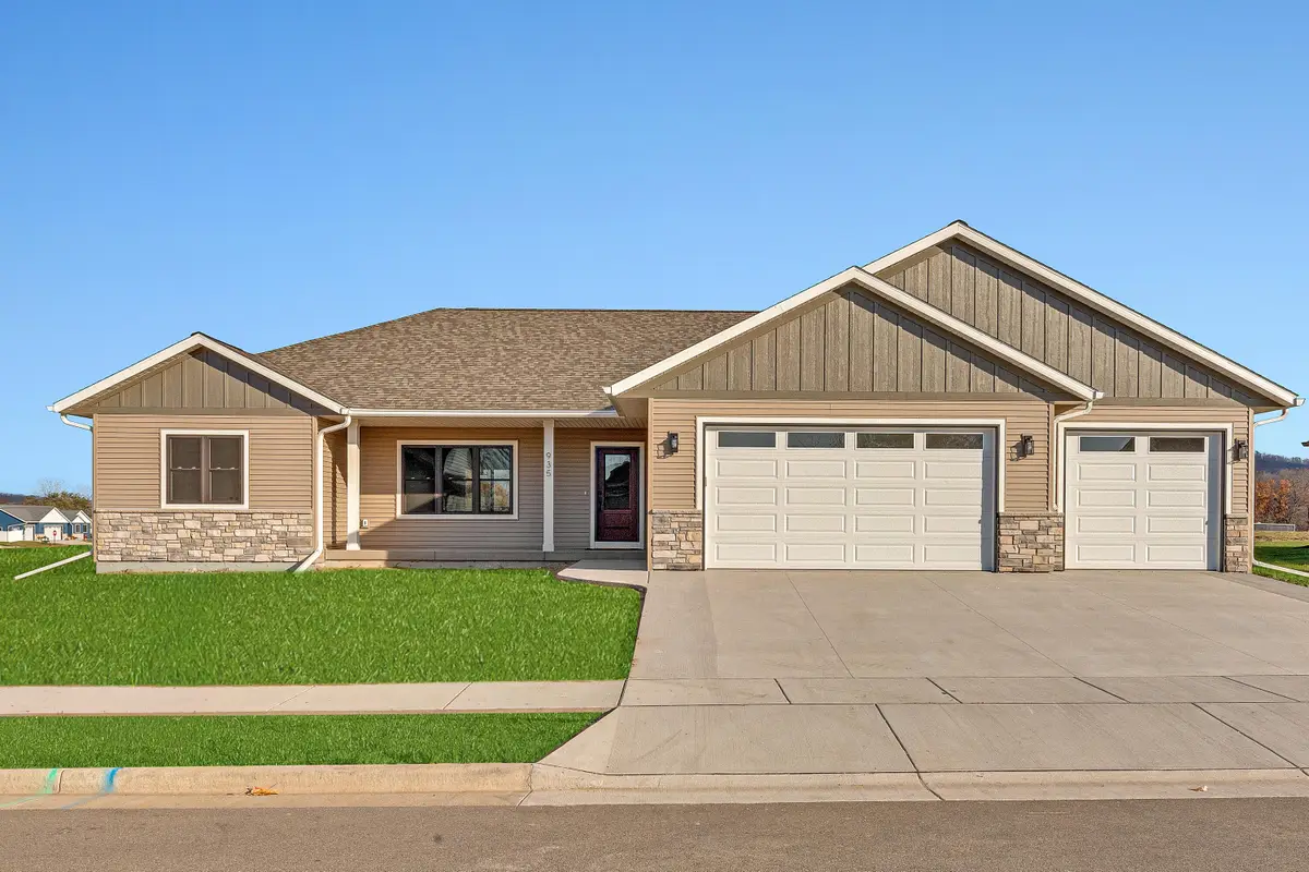 935 Crockett Dr, Holmen, WI 54636 - Image #1