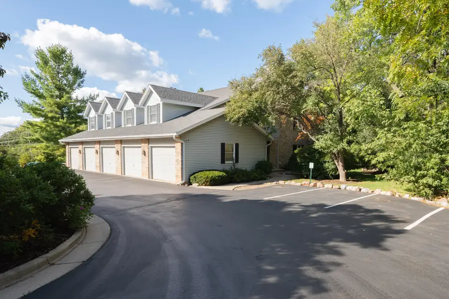2357 Quail Hollow Ct, Delafield, WI 53018 - Image #2