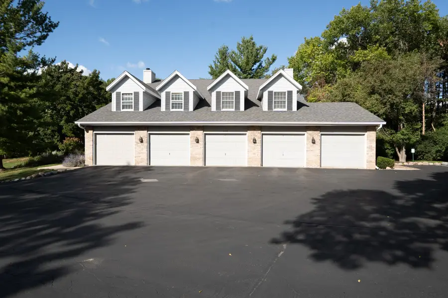 2357 Quail Hollow Ct, Delafield, WI 53018 - Image #3