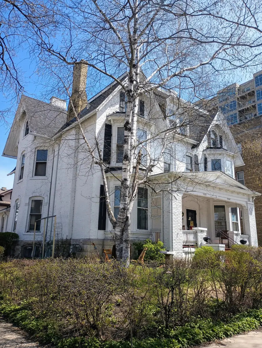 1502 E Royall Pl, Milwaukee, WI 53202 - Image #3