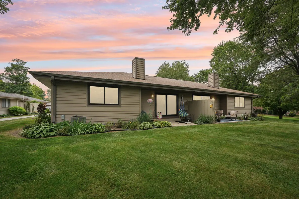 11024 N Redwood Tree Ct, Mequon, WI 53092 - Image #1