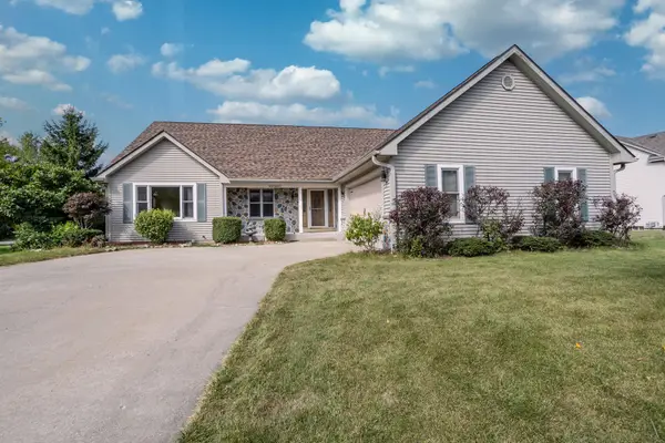 W183N6023 Lost Pond Ct, Menomonee Falls, WI 53051